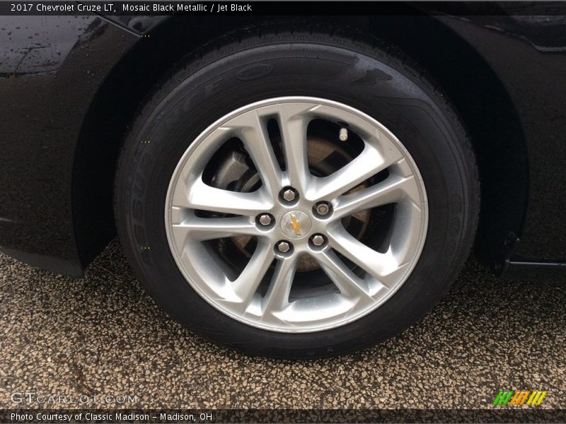 Mosaic Black Metallic / Jet Black 2017 Chevrolet Cruze LT
