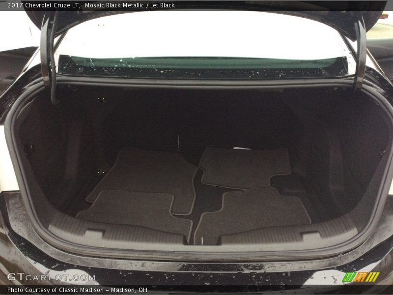 Mosaic Black Metallic / Jet Black 2017 Chevrolet Cruze LT