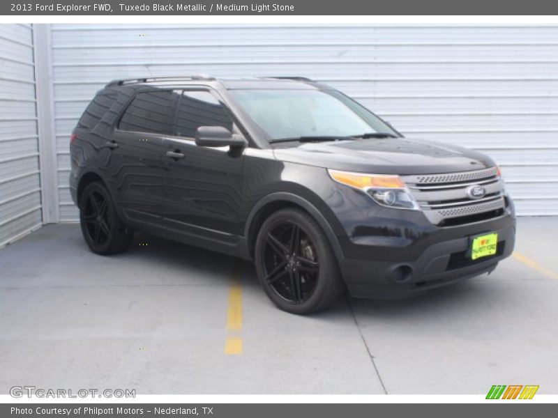Tuxedo Black Metallic / Medium Light Stone 2013 Ford Explorer FWD