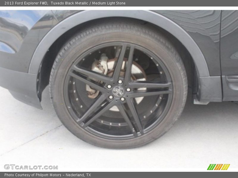 Tuxedo Black Metallic / Medium Light Stone 2013 Ford Explorer FWD