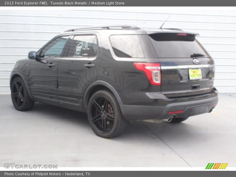 Tuxedo Black Metallic / Medium Light Stone 2013 Ford Explorer FWD