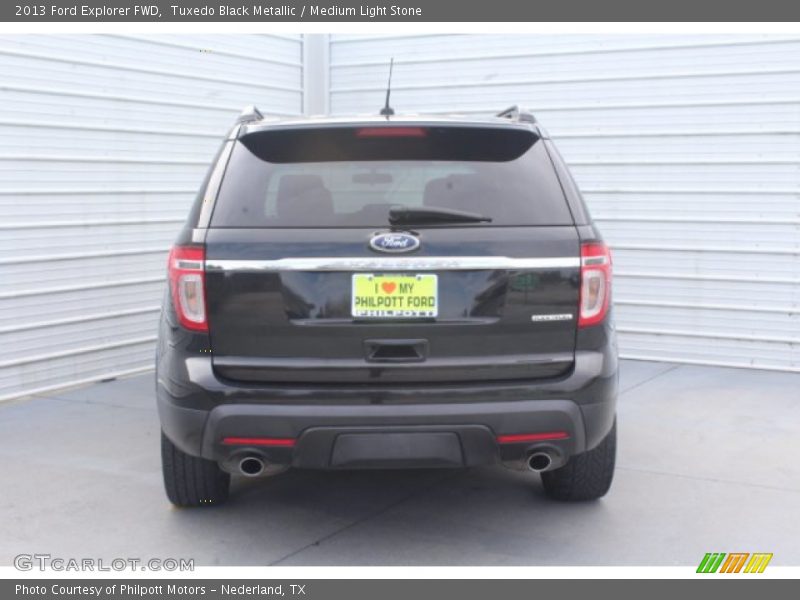 Tuxedo Black Metallic / Medium Light Stone 2013 Ford Explorer FWD