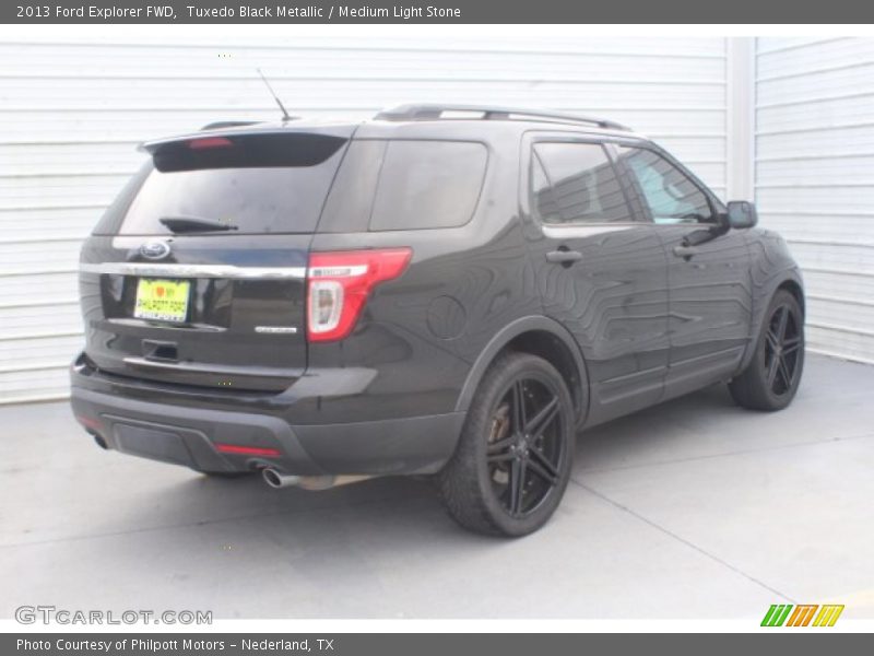 Tuxedo Black Metallic / Medium Light Stone 2013 Ford Explorer FWD