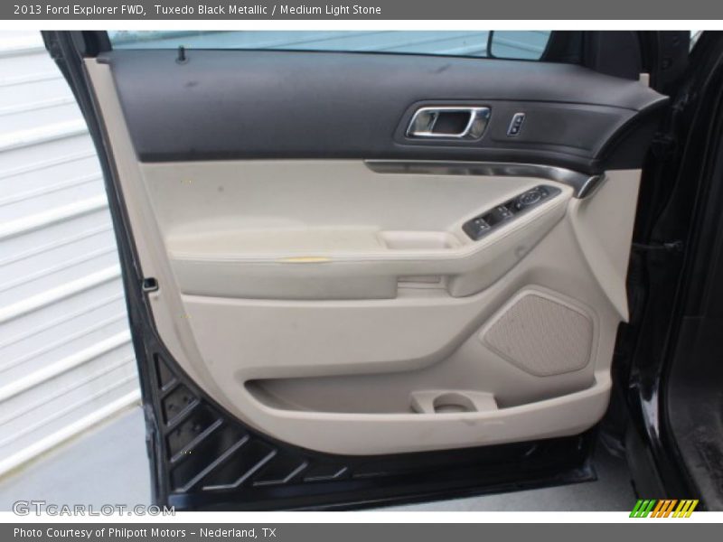 Tuxedo Black Metallic / Medium Light Stone 2013 Ford Explorer FWD