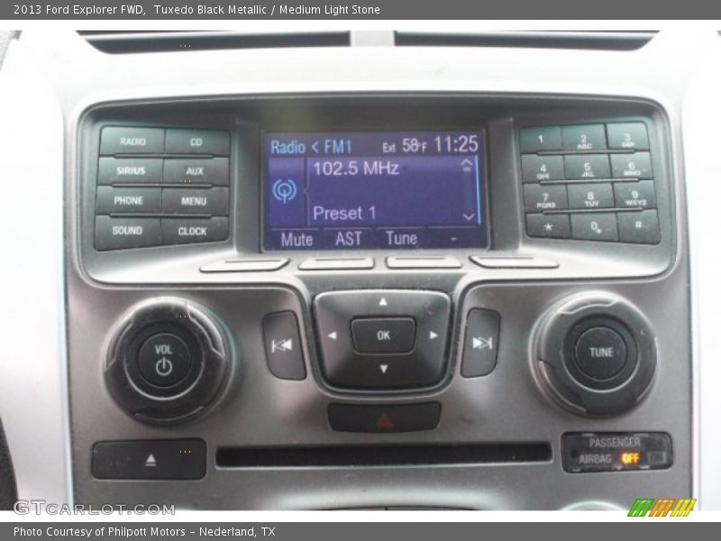 Tuxedo Black Metallic / Medium Light Stone 2013 Ford Explorer FWD