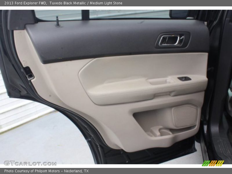 Tuxedo Black Metallic / Medium Light Stone 2013 Ford Explorer FWD