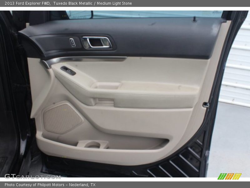 Tuxedo Black Metallic / Medium Light Stone 2013 Ford Explorer FWD