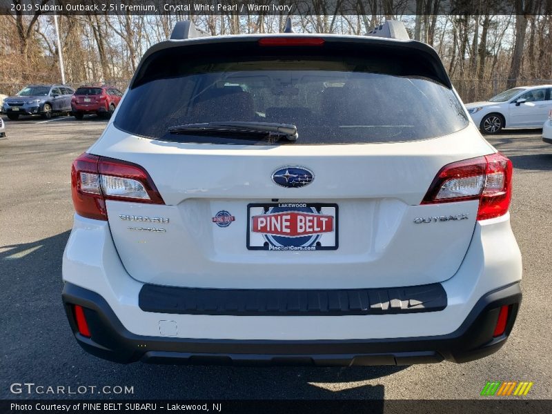 Crystal White Pearl / Warm Ivory 2019 Subaru Outback 2.5i Premium