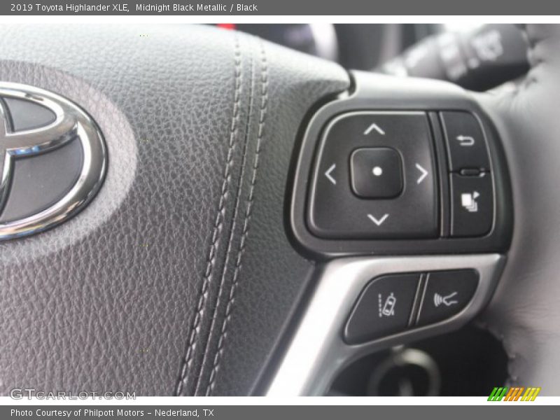 Midnight Black Metallic / Black 2019 Toyota Highlander XLE