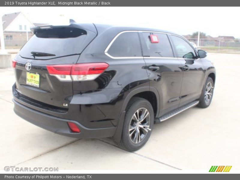 Midnight Black Metallic / Black 2019 Toyota Highlander XLE