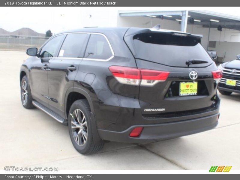 Midnight Black Metallic / Black 2019 Toyota Highlander LE Plus