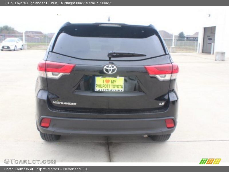 Midnight Black Metallic / Black 2019 Toyota Highlander LE Plus