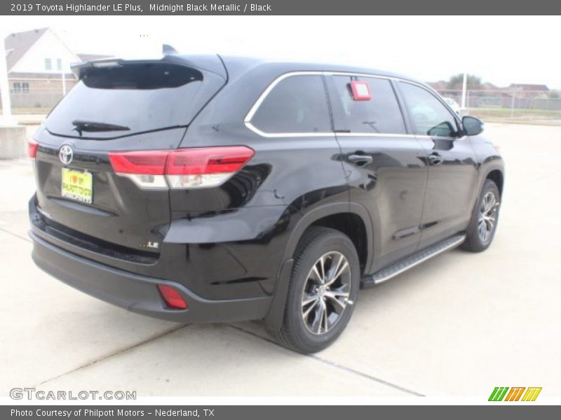 Midnight Black Metallic / Black 2019 Toyota Highlander LE Plus