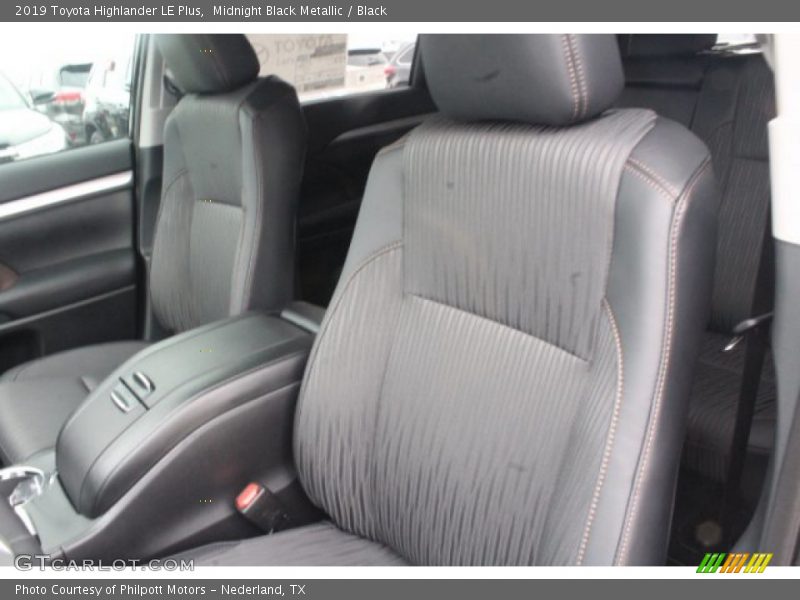 Midnight Black Metallic / Black 2019 Toyota Highlander LE Plus