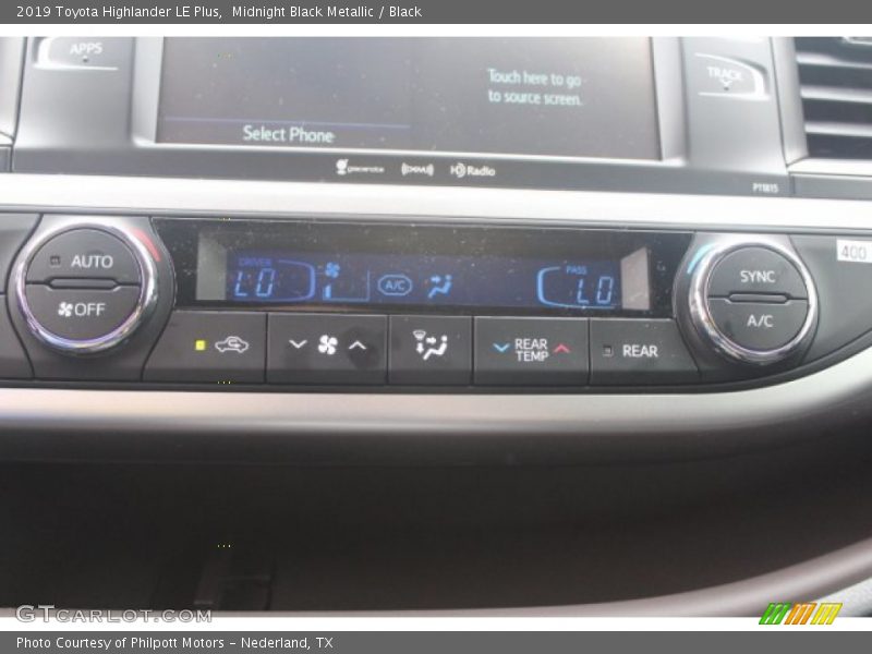 Midnight Black Metallic / Black 2019 Toyota Highlander LE Plus