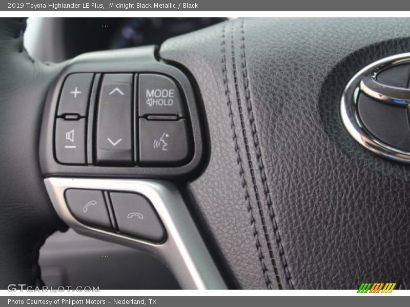 Midnight Black Metallic / Black 2019 Toyota Highlander LE Plus