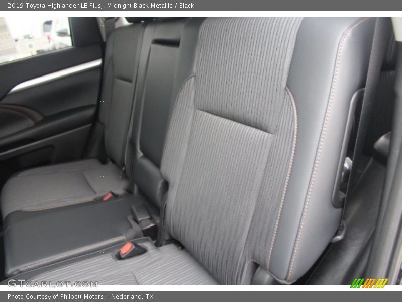 Midnight Black Metallic / Black 2019 Toyota Highlander LE Plus