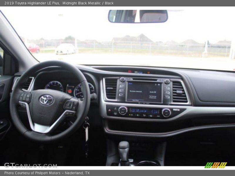 Midnight Black Metallic / Black 2019 Toyota Highlander LE Plus