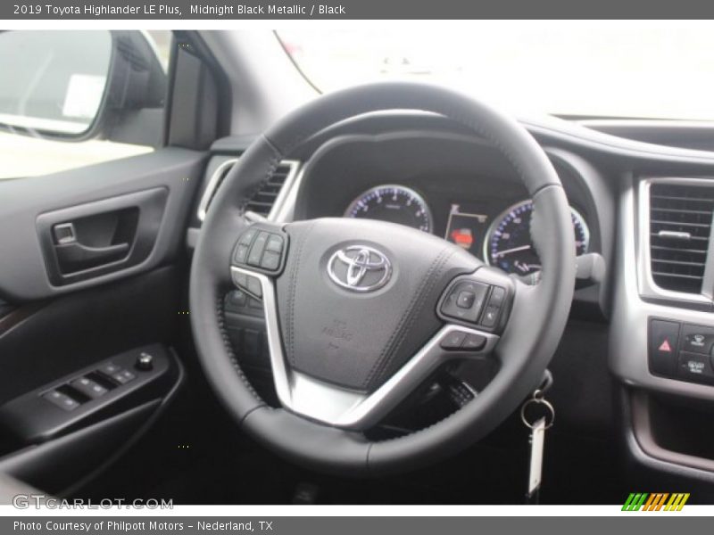 Midnight Black Metallic / Black 2019 Toyota Highlander LE Plus