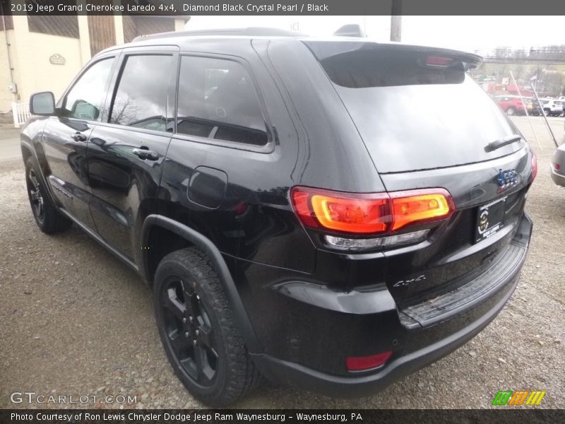 Diamond Black Crystal Pearl / Black 2019 Jeep Grand Cherokee Laredo 4x4