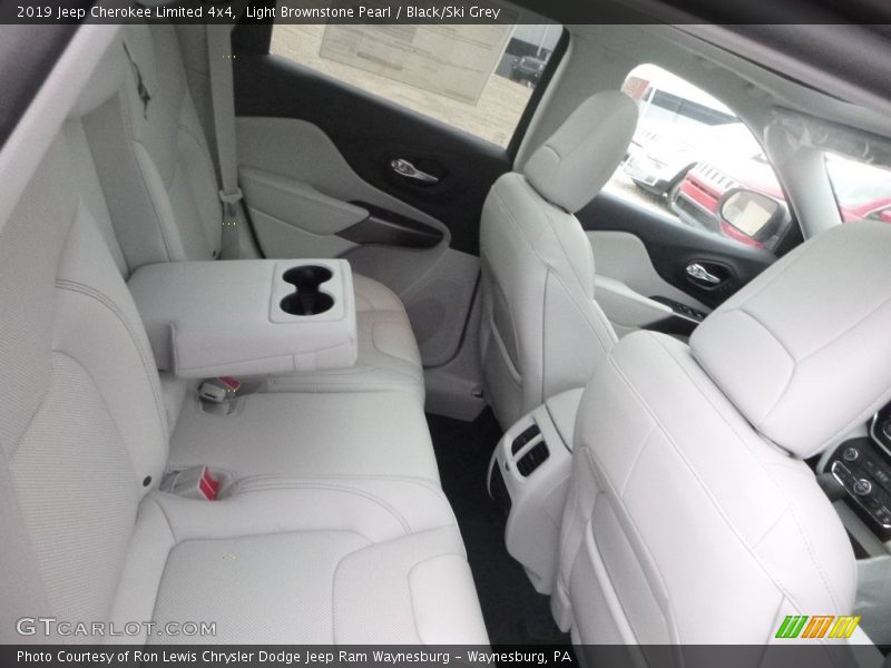 Light Brownstone Pearl / Black/Ski Grey 2019 Jeep Cherokee Limited 4x4
