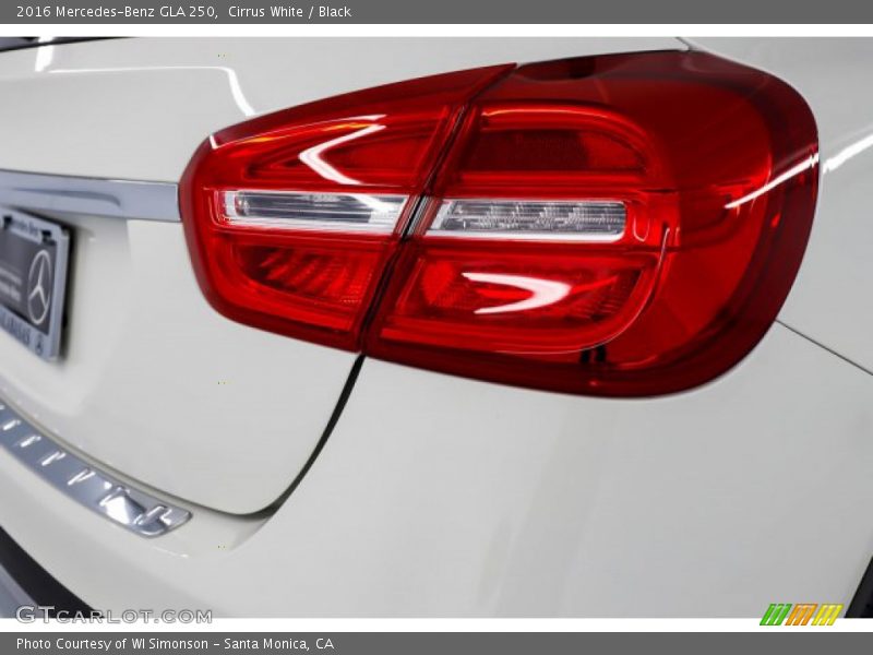 Cirrus White / Black 2016 Mercedes-Benz GLA 250