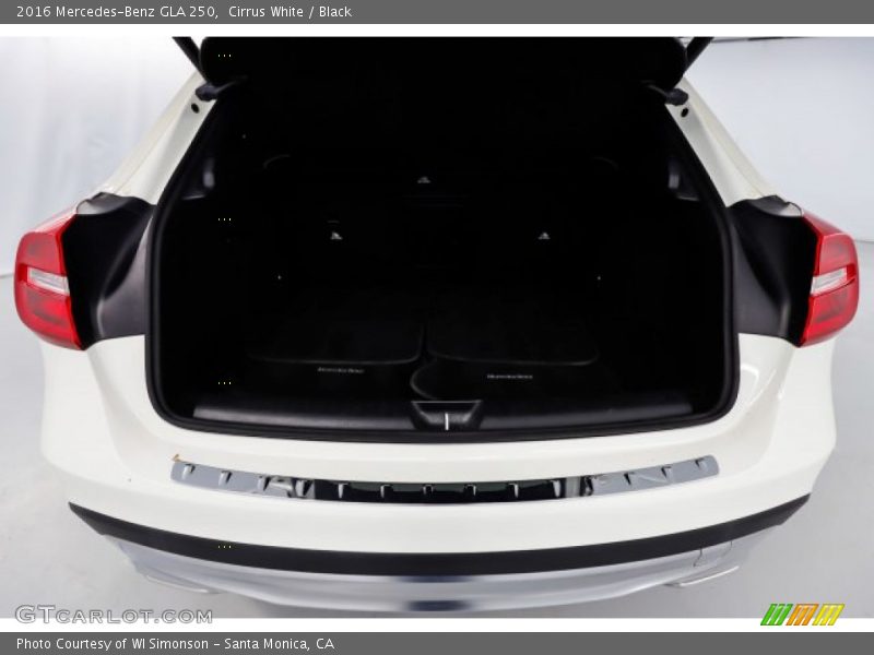 Cirrus White / Black 2016 Mercedes-Benz GLA 250