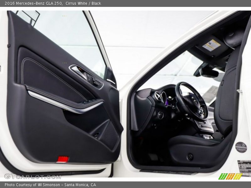 Cirrus White / Black 2016 Mercedes-Benz GLA 250