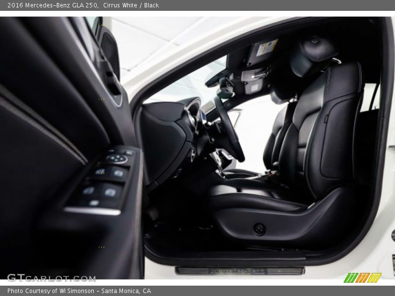 Cirrus White / Black 2016 Mercedes-Benz GLA 250