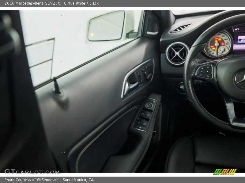 Cirrus White / Black 2016 Mercedes-Benz GLA 250