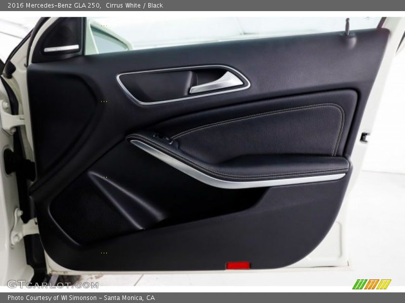 Cirrus White / Black 2016 Mercedes-Benz GLA 250