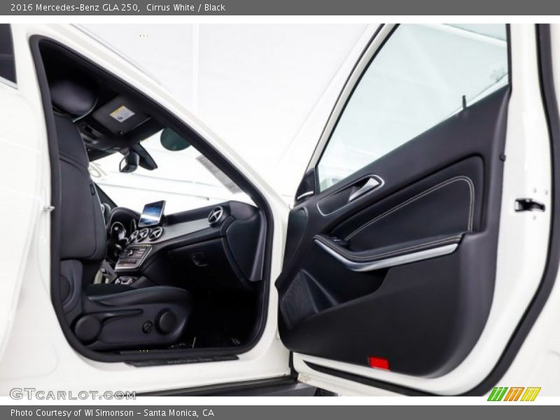 Cirrus White / Black 2016 Mercedes-Benz GLA 250