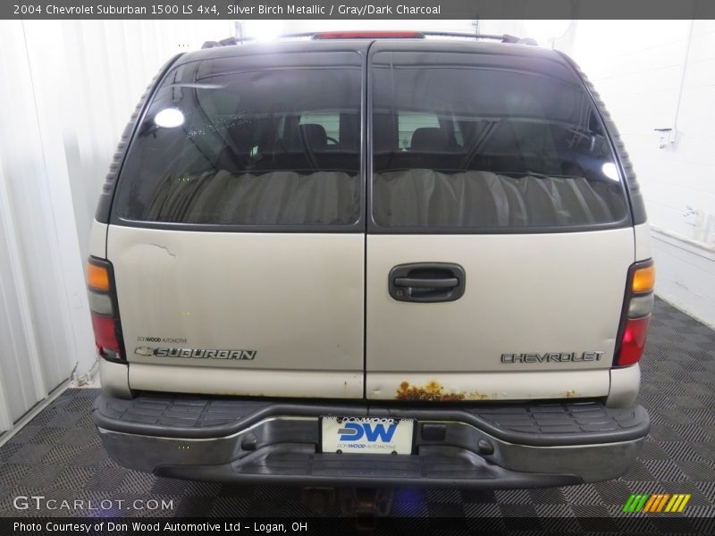 Silver Birch Metallic / Gray/Dark Charcoal 2004 Chevrolet Suburban 1500 LS 4x4
