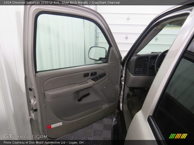 Silver Birch Metallic / Gray/Dark Charcoal 2004 Chevrolet Suburban 1500 LS 4x4