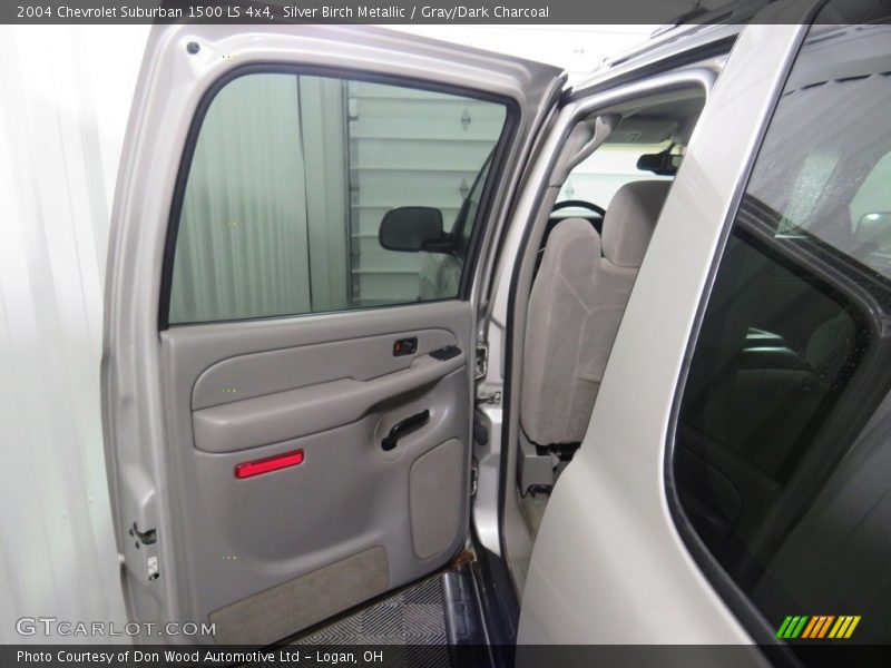 Silver Birch Metallic / Gray/Dark Charcoal 2004 Chevrolet Suburban 1500 LS 4x4