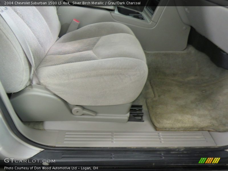 Silver Birch Metallic / Gray/Dark Charcoal 2004 Chevrolet Suburban 1500 LS 4x4