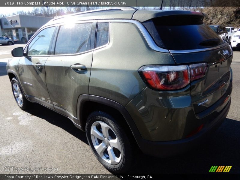 Olive Green Pearl / Black/Ski Gray 2019 Jeep Compass Latitude 4x4