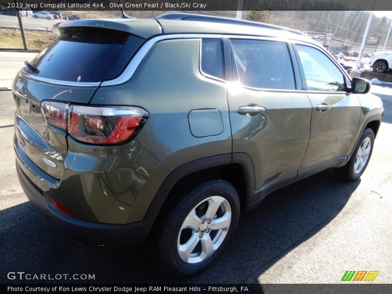 Olive Green Pearl / Black/Ski Gray 2019 Jeep Compass Latitude 4x4