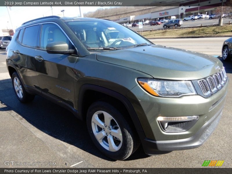 Olive Green Pearl / Black/Ski Gray 2019 Jeep Compass Latitude 4x4