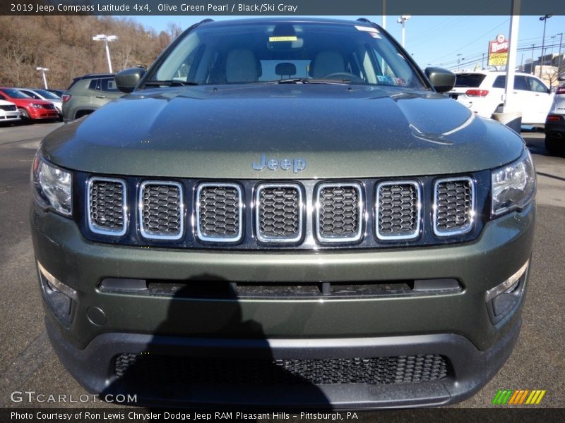 Olive Green Pearl / Black/Ski Gray 2019 Jeep Compass Latitude 4x4