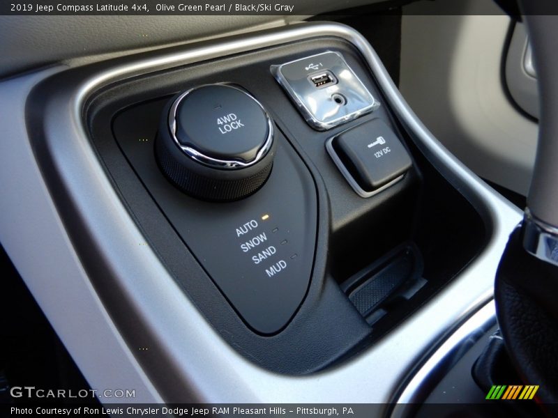 Olive Green Pearl / Black/Ski Gray 2019 Jeep Compass Latitude 4x4