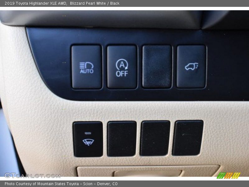 Blizzard Pearl White / Black 2019 Toyota Highlander XLE AWD
