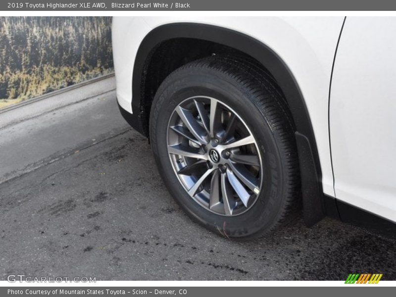 Blizzard Pearl White / Black 2019 Toyota Highlander XLE AWD