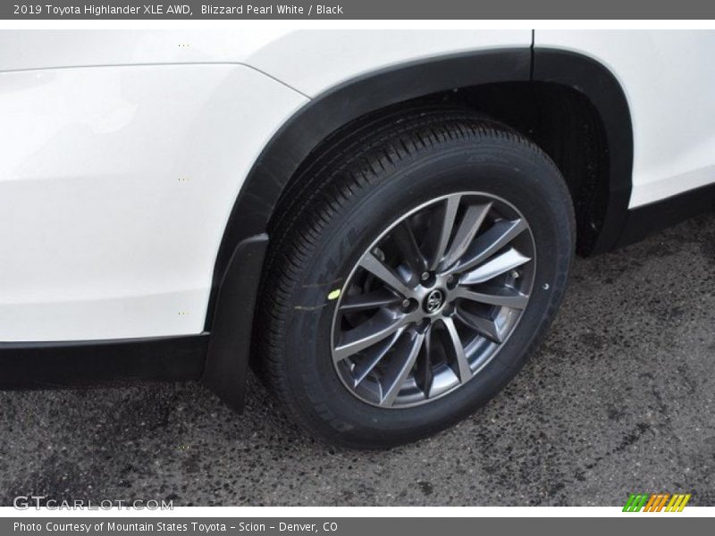 Blizzard Pearl White / Black 2019 Toyota Highlander XLE AWD