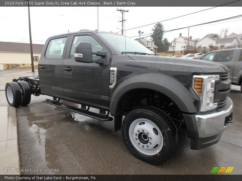 Front 3/4 View of 2019 F550 Super Duty XL Crew Cab 4x4 Chassis