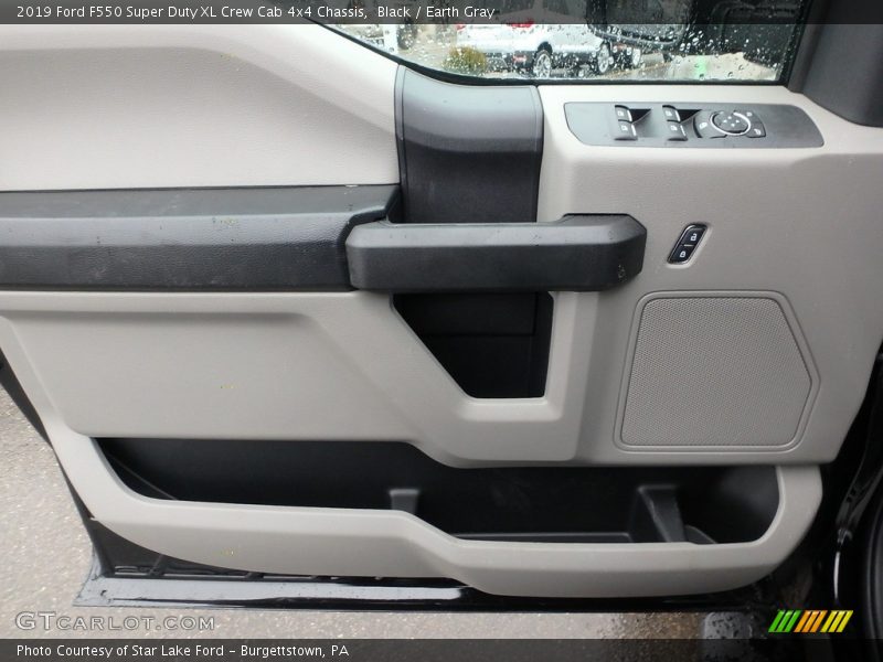 Door Panel of 2019 F550 Super Duty XL Crew Cab 4x4 Chassis