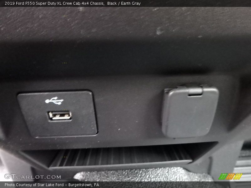 Black / Earth Gray 2019 Ford F550 Super Duty XL Crew Cab 4x4 Chassis