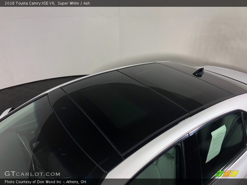 Super White / Ash 2018 Toyota Camry XSE V6