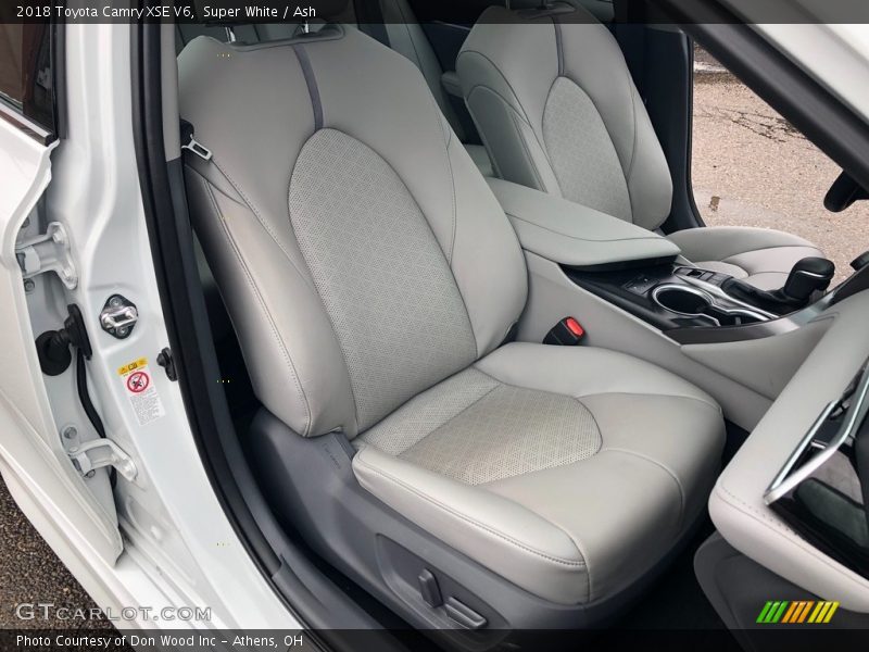 Super White / Ash 2018 Toyota Camry XSE V6