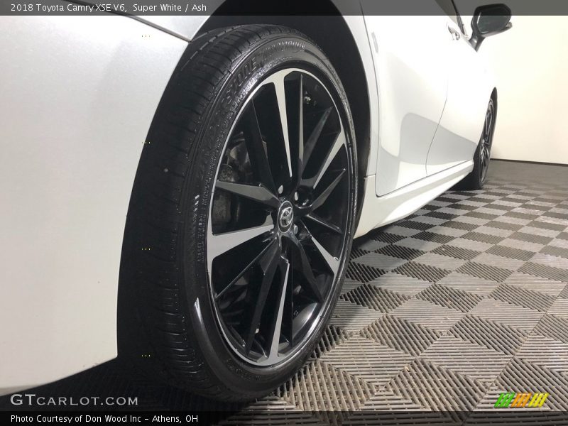 Super White / Ash 2018 Toyota Camry XSE V6